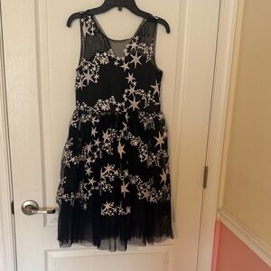 Iris & Ivy Black and White Star Pattern Dress
